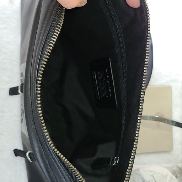 COACH | EDGE MESSENGER W/ VARSITY STRIPE AND PATCH - Picture 3 of 6